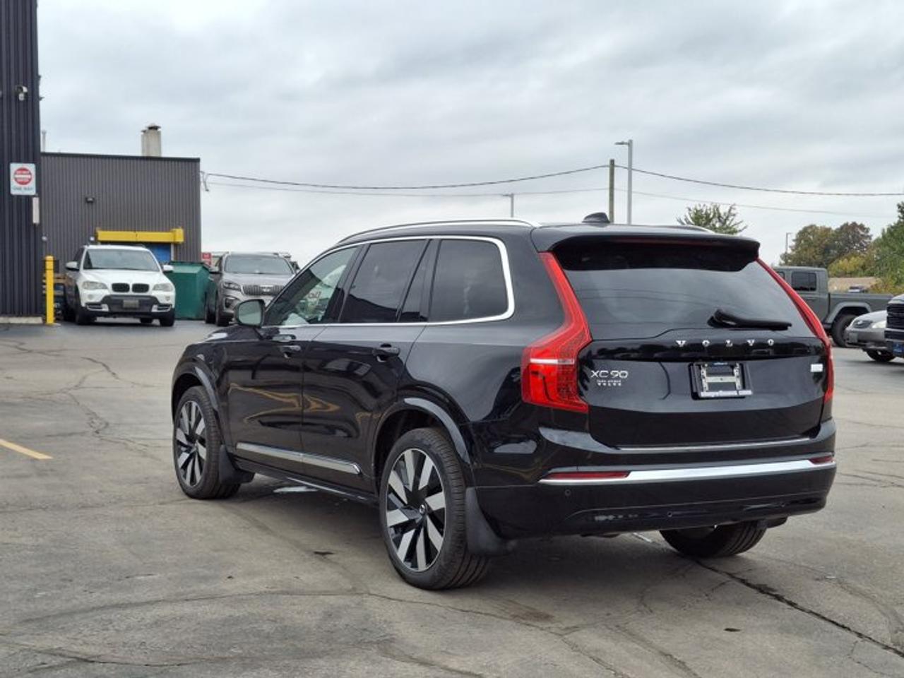 2024 Volvo XC90 Recharge Plus Bright Theme AWD | Leather | Sunroof | Nav | 360 Camera | Heated Seats | Power Seat Photo2
