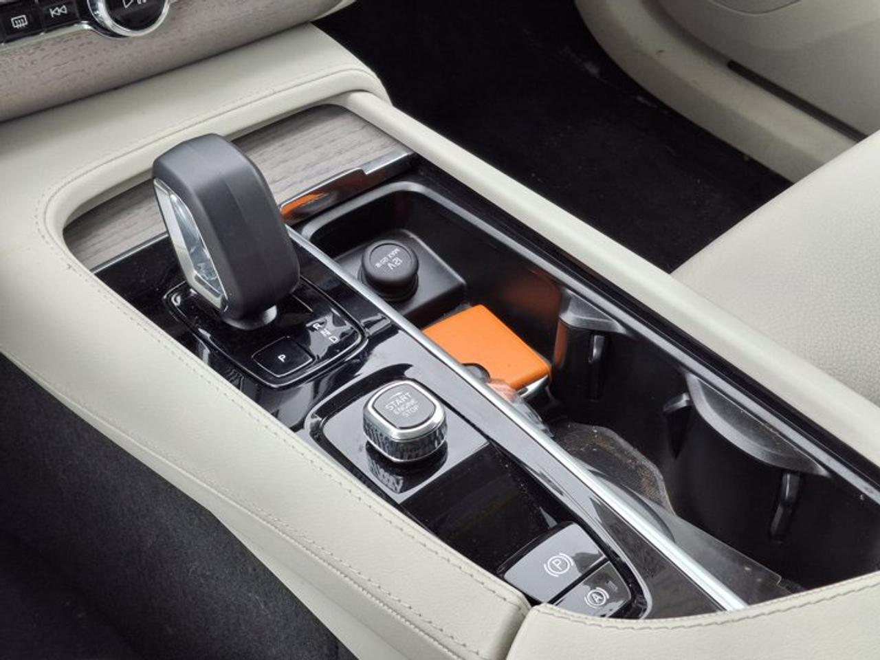 2024 Volvo XC90 Recharge Plus Bright Theme AWD | Leather | Sunroof | Nav | 360 Camera | Heated Seats | Power Seat Photo