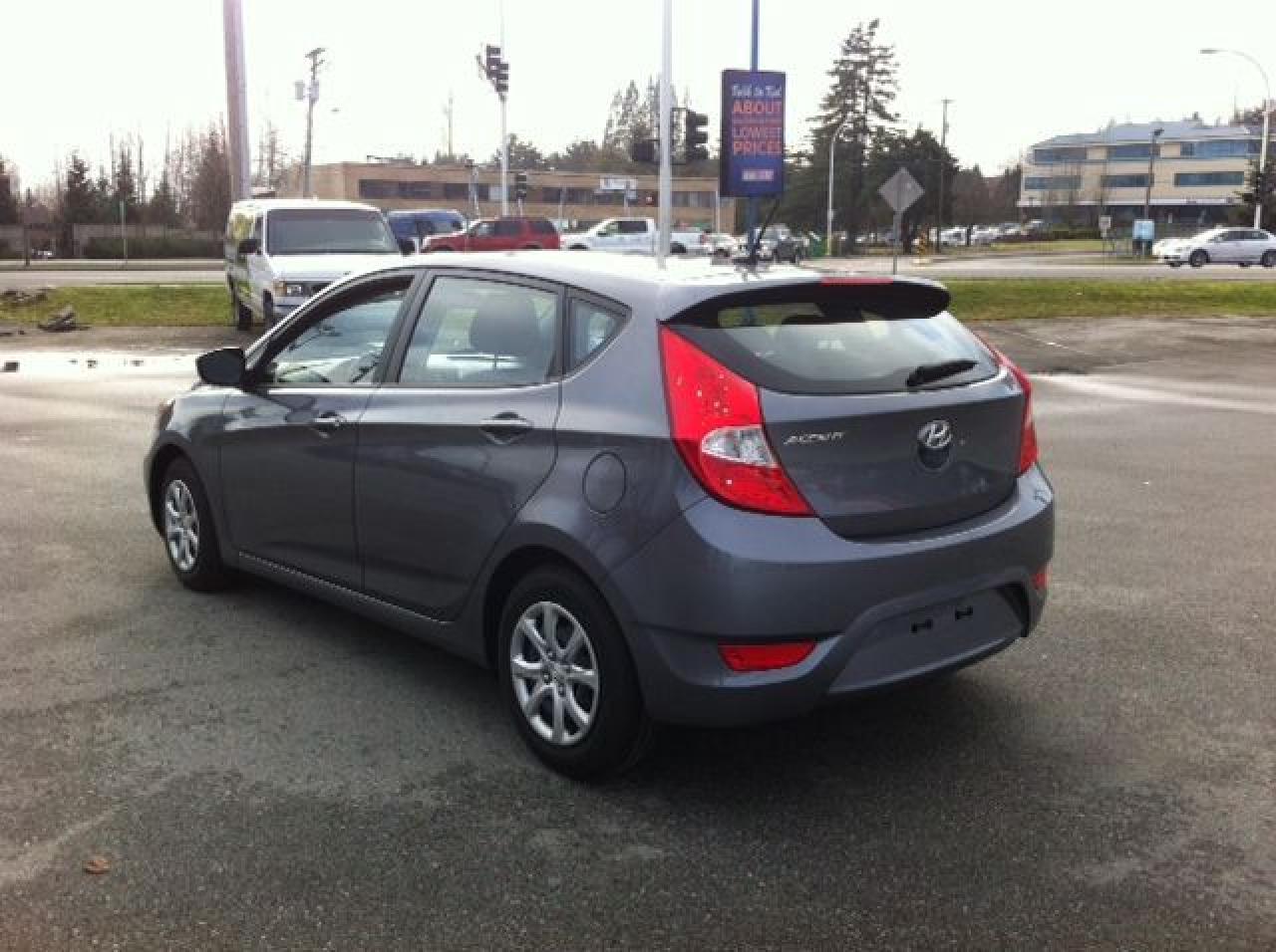 2013 Hyundai Accent GLS - Photo #6