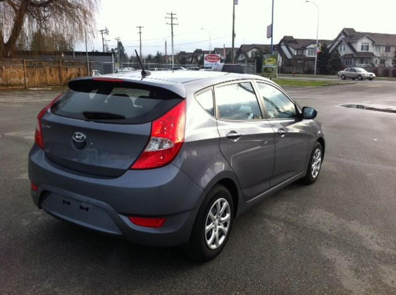 2013 Hyundai Accent GLS - Photo #8