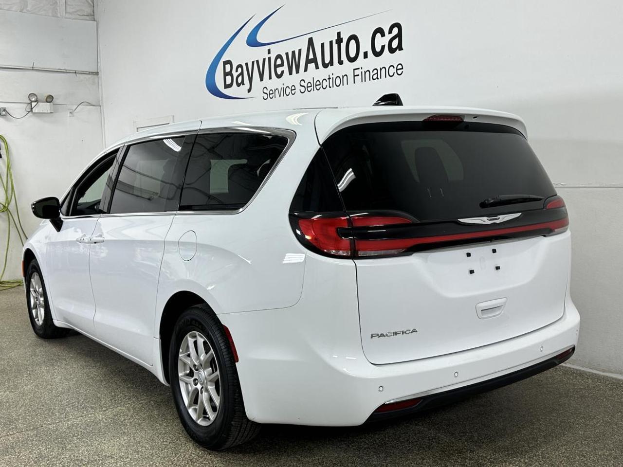 2025 Chrysler Pacifica Select SELECT/HEATED PWR LEATHER SEATS/PWR SLIDERS/BUCKETS/REM START/PWR GATE/MORE! Photo