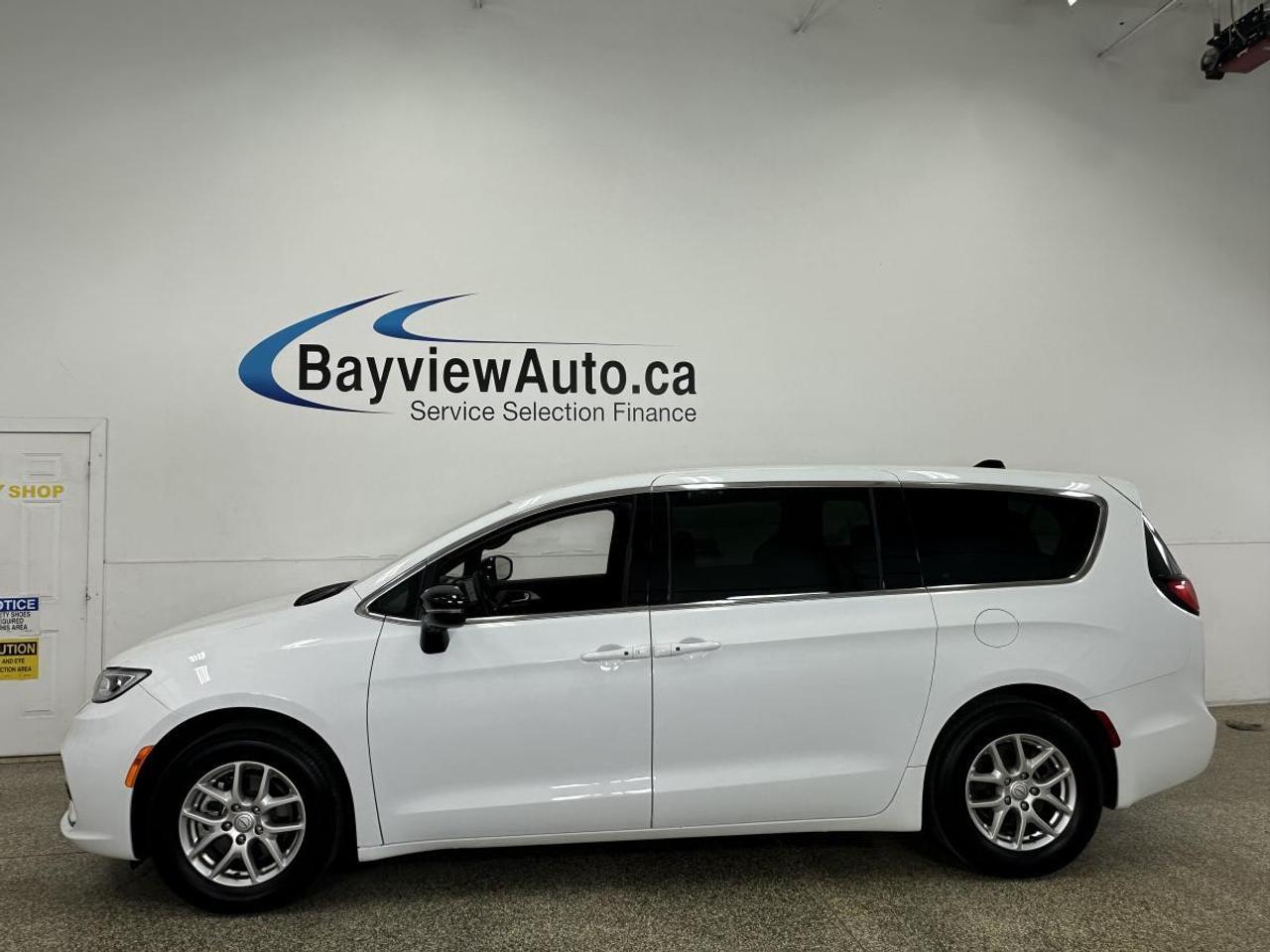 2025 Chrysler Pacifica Select SELECT/HEATED PWR LEATHER SEATS/PWR SLIDERS/BUCKETS/REM START/PWR GATE/MORE! Photo3