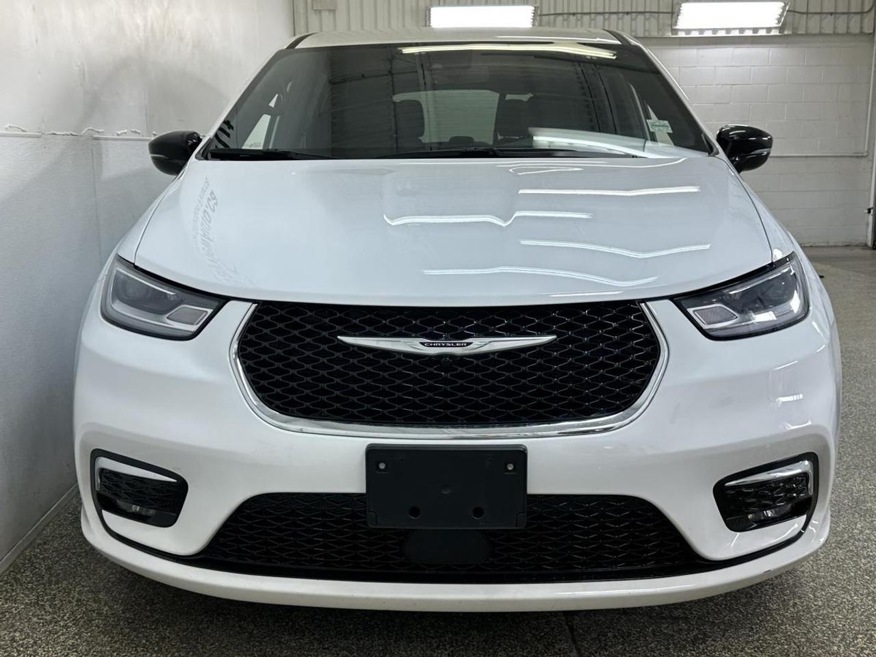2025 Chrysler Pacifica Select SELECT/HEATED PWR LEATHER SEATS/PWR SLIDERS/BUCKETS/REM START/PWR GATE/MORE! Photo