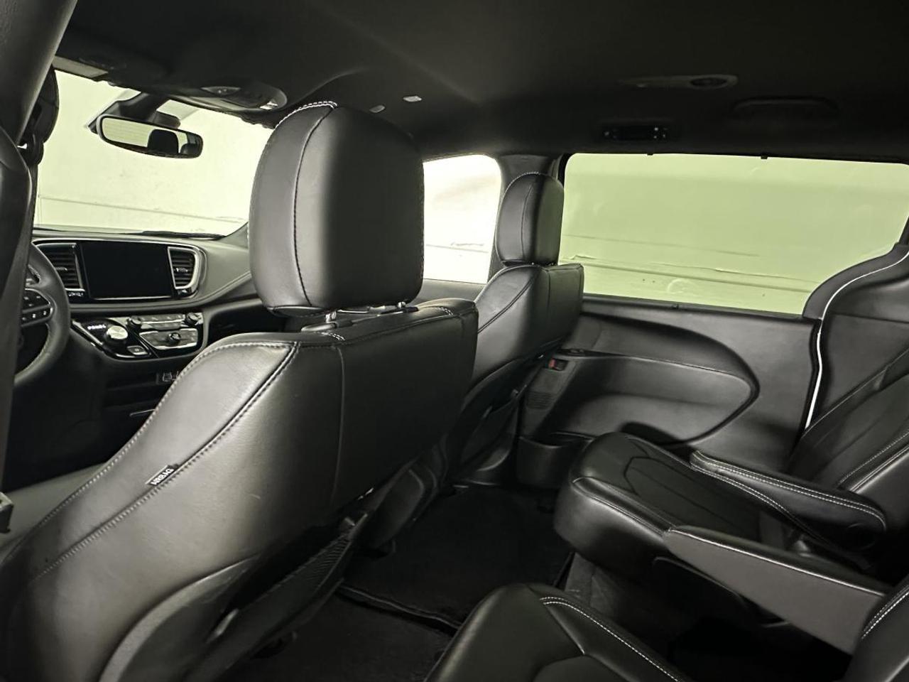 2025 Chrysler Pacifica Select SELECT/HEATED PWR LEATHER SEATS/PWR SLIDERS/BUCKETS/REM START/PWR GATE/MORE! Photo