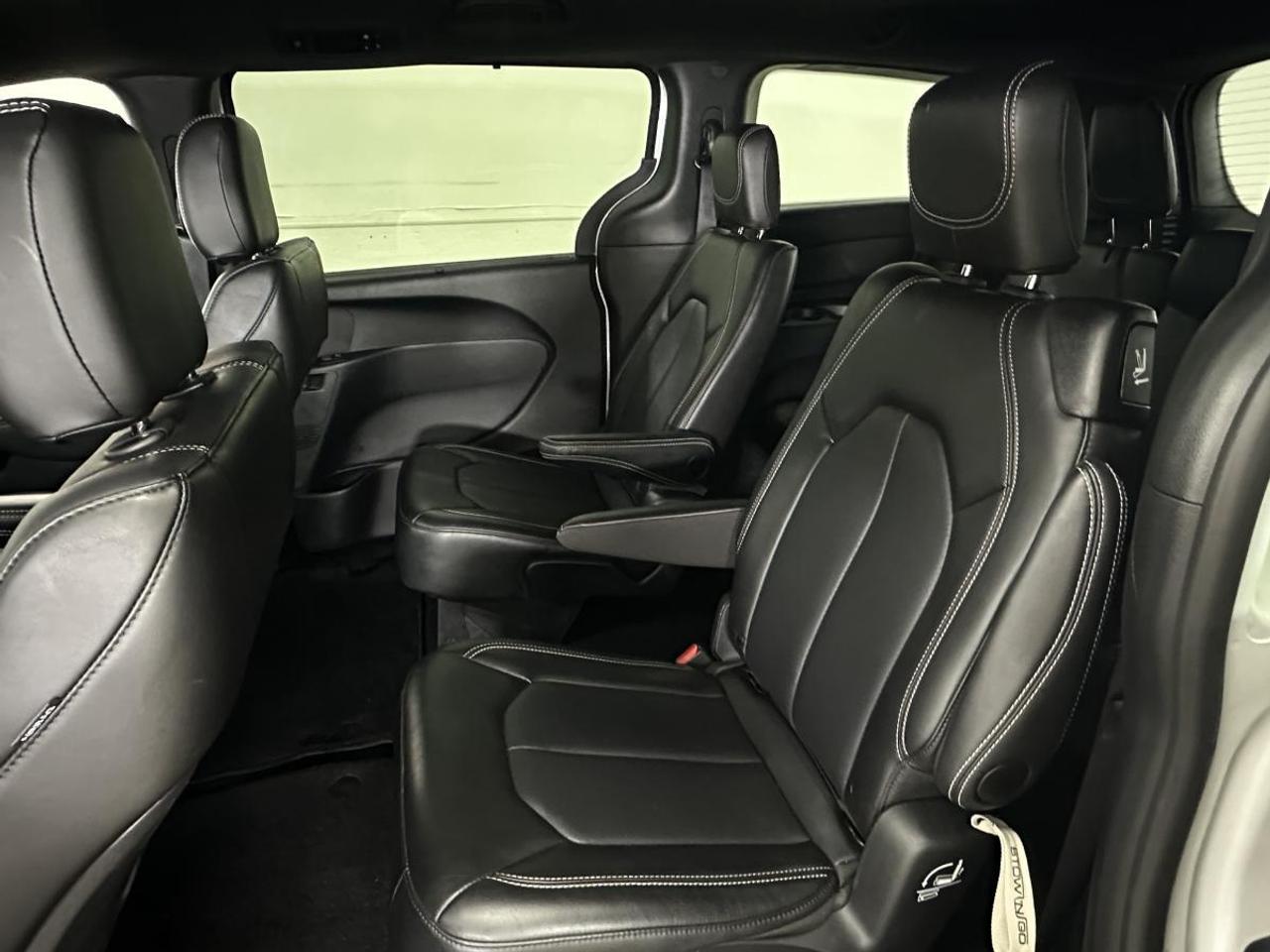 2025 Chrysler Pacifica Select SELECT/HEATED PWR LEATHER SEATS/PWR SLIDERS/BUCKETS/REM START/PWR GATE/MORE! Photo