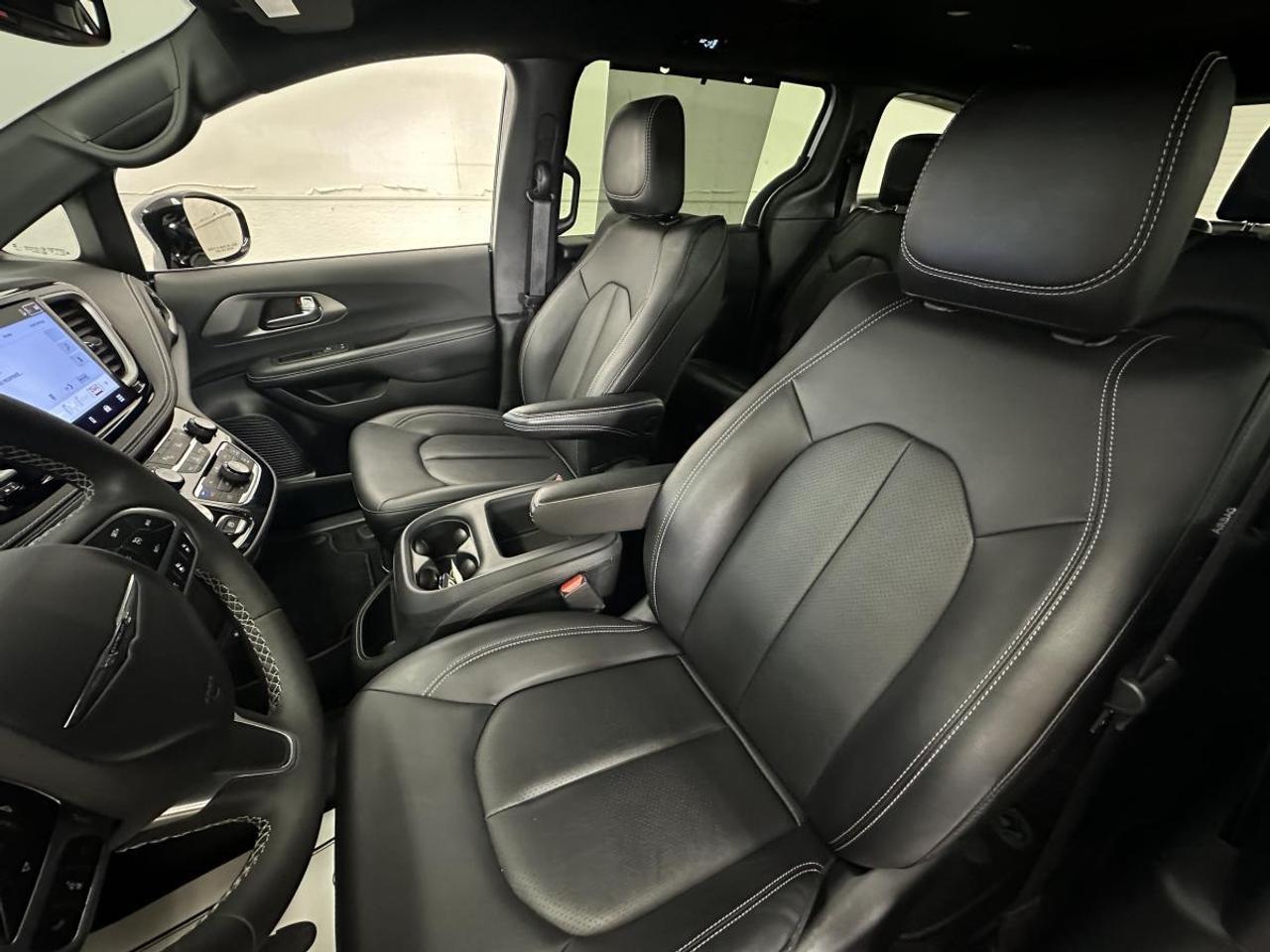 2025 Chrysler Pacifica Select SELECT/HEATED PWR LEATHER SEATS/PWR SLIDERS/BUCKETS/REM START/PWR GATE/MORE! Photo