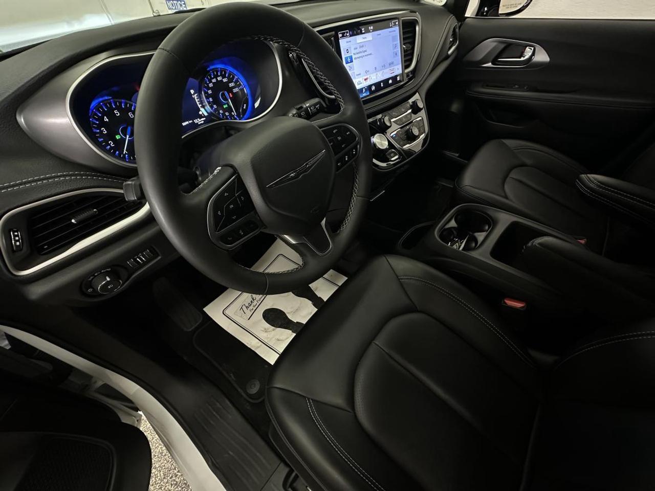 2025 Chrysler Pacifica Select SELECT/HEATED PWR LEATHER SEATS/PWR SLIDERS/BUCKETS/REM START/PWR GATE/MORE! Photo