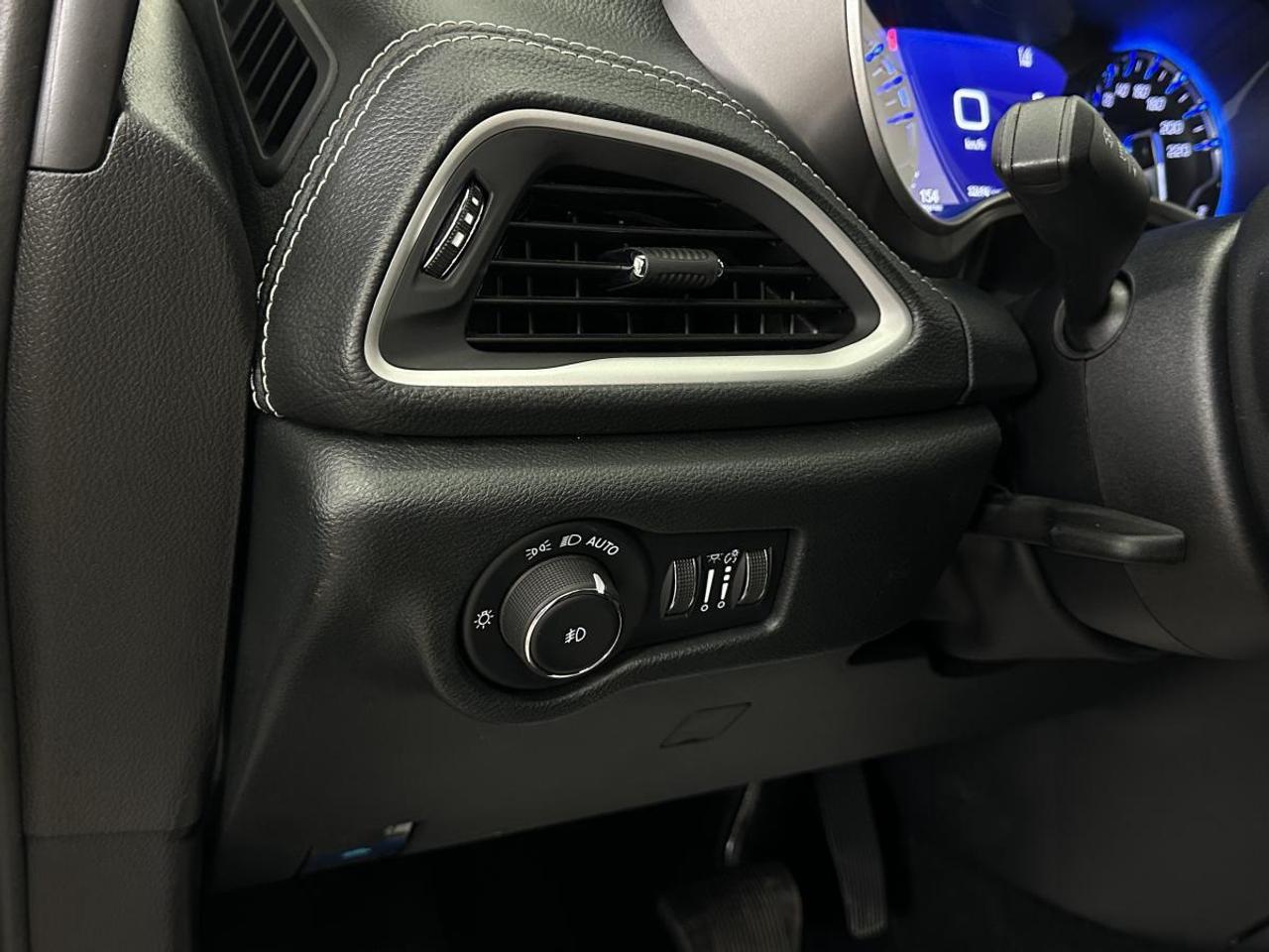 2025 Chrysler Pacifica Select SELECT/HEATED PWR LEATHER SEATS/PWR SLIDERS/BUCKETS/REM START/PWR GATE/MORE! Photo