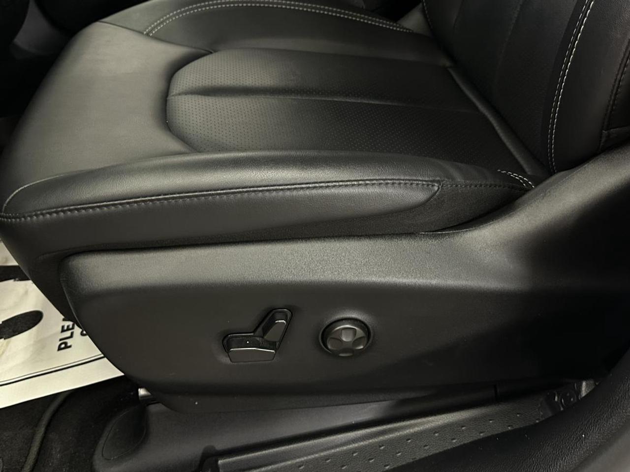 2025 Chrysler Pacifica Select SELECT/HEATED PWR LEATHER SEATS/PWR SLIDERS/BUCKETS/REM START/PWR GATE/MORE! Photo
