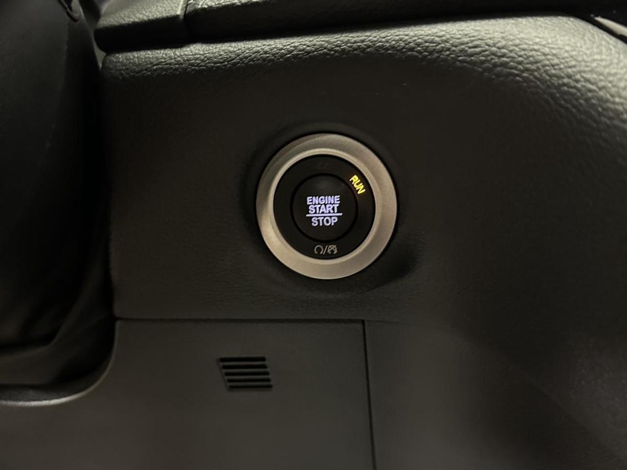 2025 Chrysler Pacifica Select SELECT/HEATED PWR LEATHER SEATS/PWR SLIDERS/BUCKETS/REM START/PWR GATE/MORE! Photo