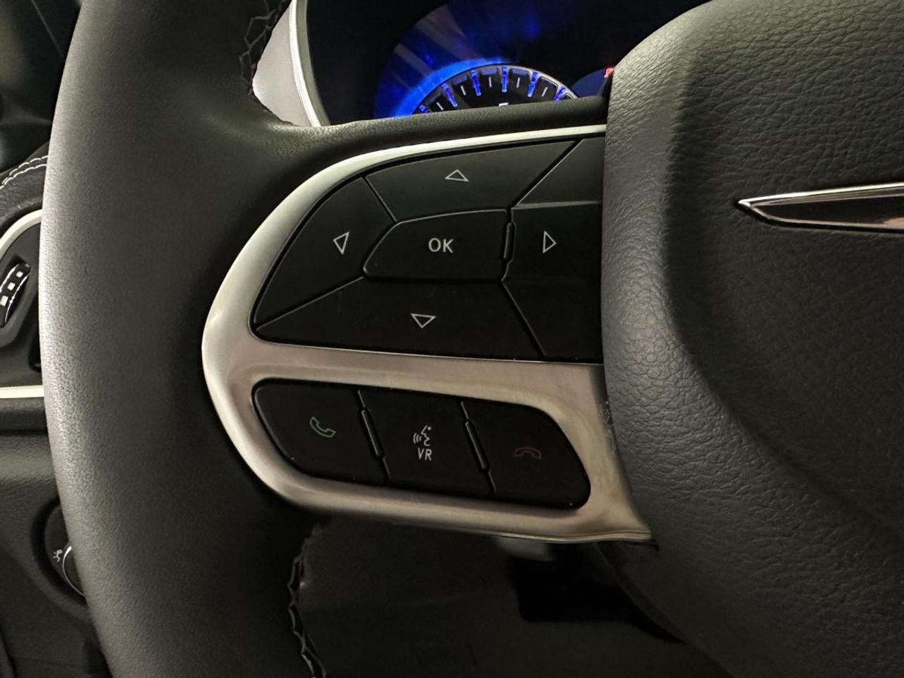 2025 Chrysler Pacifica Select SELECT/HEATED PWR LEATHER SEATS/PWR SLIDERS/BUCKETS/REM START/PWR GATE/MORE! Photo