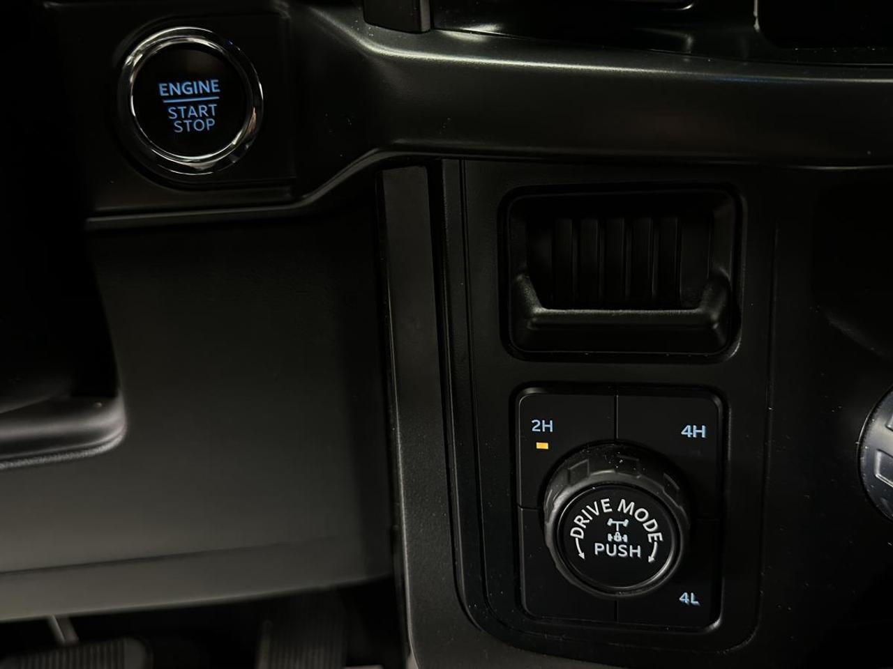 2024 Ford F-150 XLT/HYBRID/NAVIGATION/BUCKETS/33KM/1 OWNER FORD LEASE RETURN! Photo