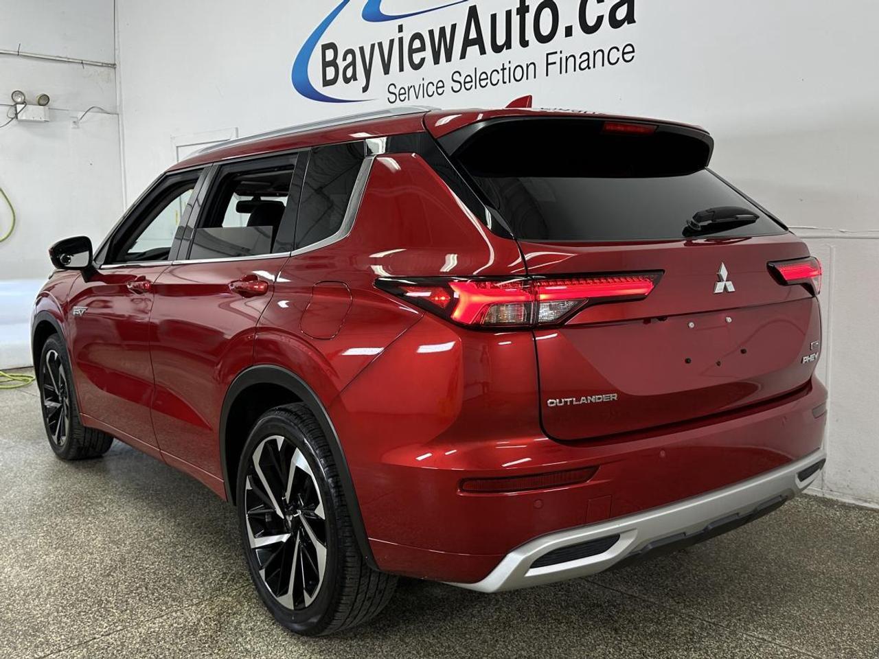 2024 Mitsubishi Outlander Plug-In Hybrid GT/HYBRID/33KM/7 PASS/LEATHER/ROOF/NAVI/OFF 1 OWNER LEASE! Photo