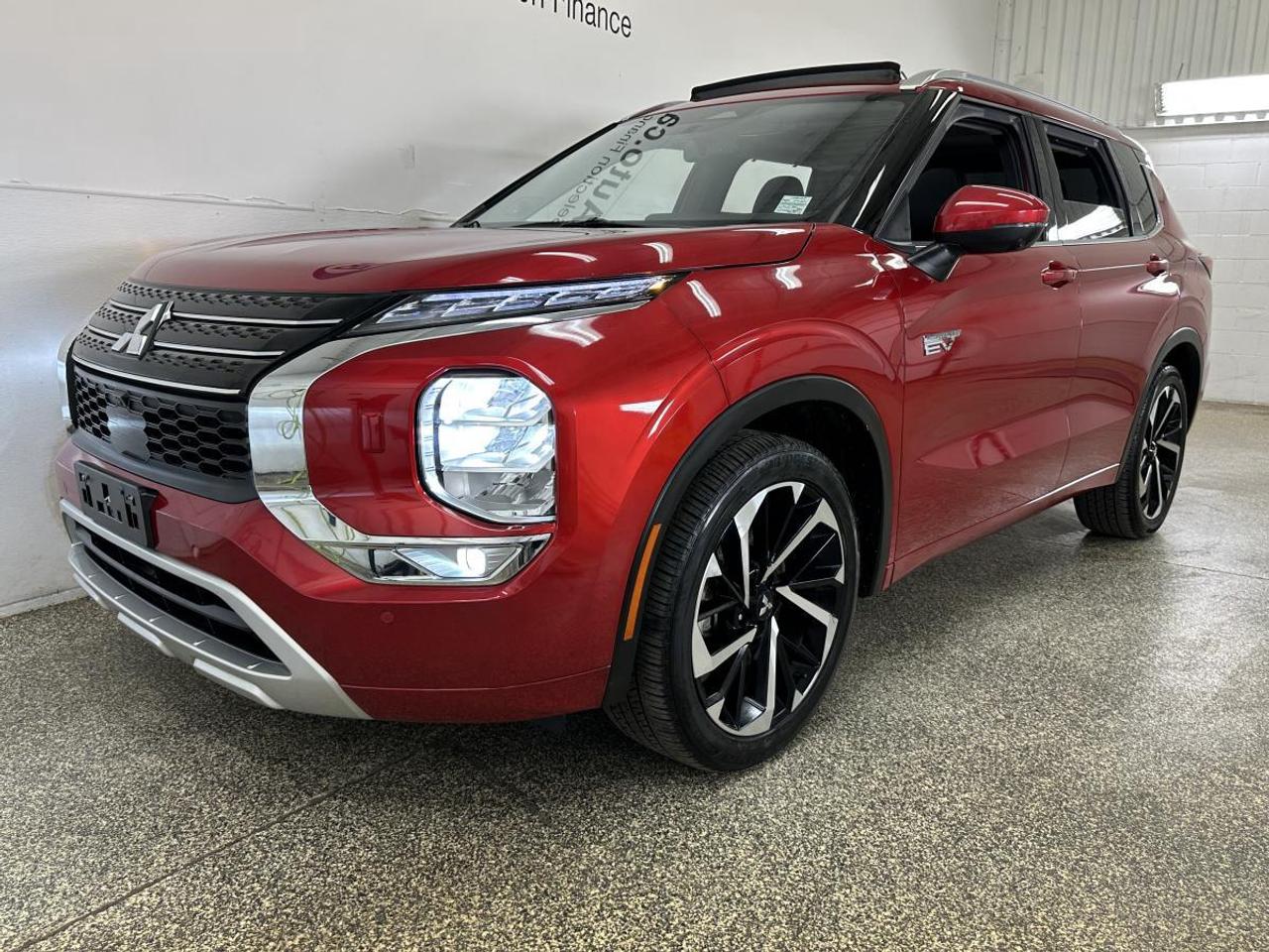 2024 Mitsubishi Outlander Plug-In Hybrid GT/HYBRID/33KM/7 PASS/LEATHER/ROOF/NAVI/OFF 1 OWNER LEASE! Photo