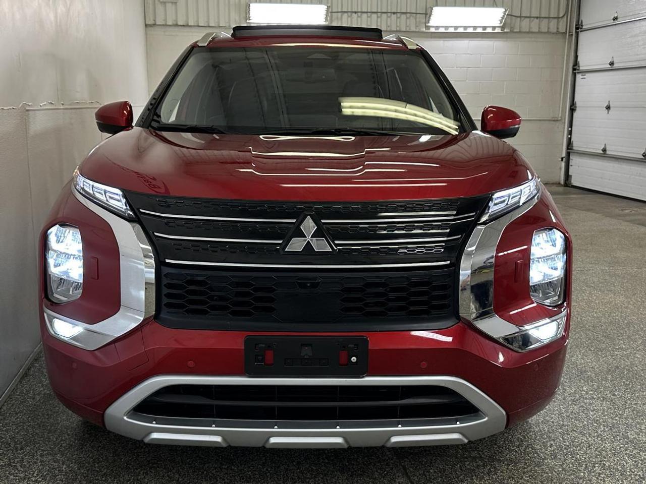 2024 Mitsubishi Outlander Plug-In Hybrid GT/HYBRID/33KM/7 PASS/LEATHER/ROOF/NAVI/OFF 1 OWNER LEASE! Photo1