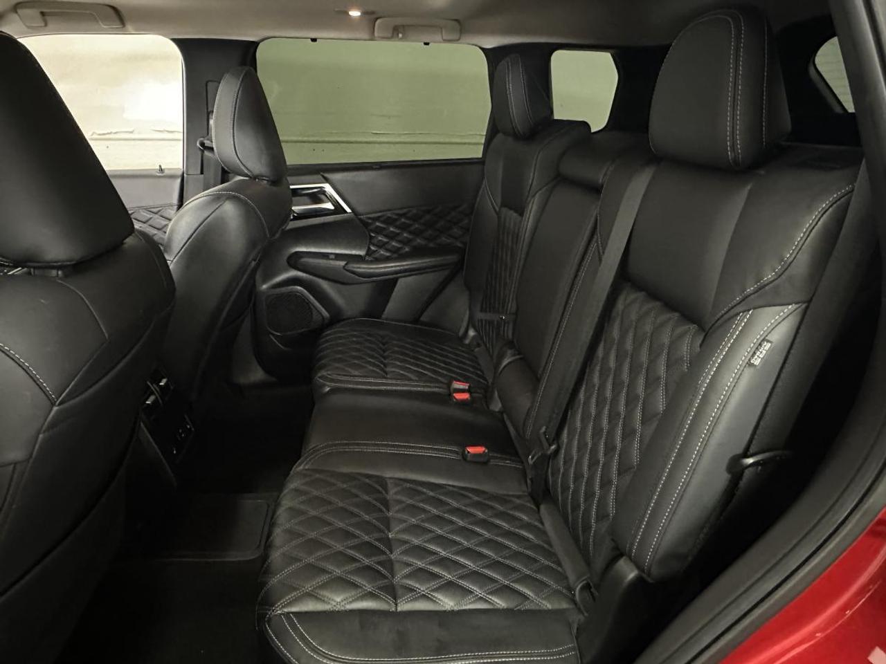 2024 Mitsubishi Outlander Plug-In Hybrid GT/HYBRID/33KM/7 PASS/LEATHER/ROOF/NAVI/OFF 1 OWNER LEASE! Photo