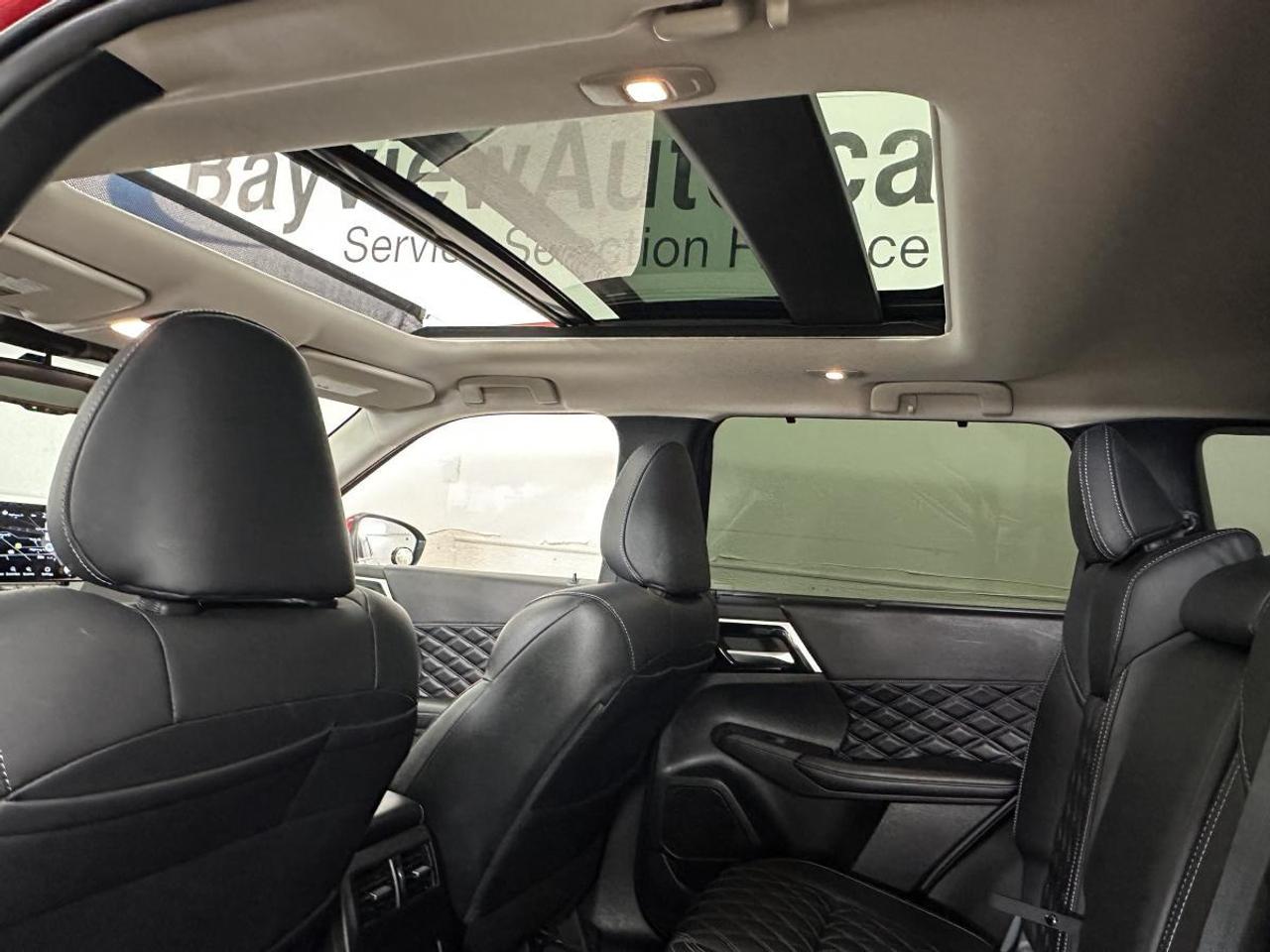 2024 Mitsubishi Outlander Plug-In Hybrid GT/HYBRID/33KM/7 PASS/LEATHER/ROOF/NAVI/OFF 1 OWNER LEASE! Photo