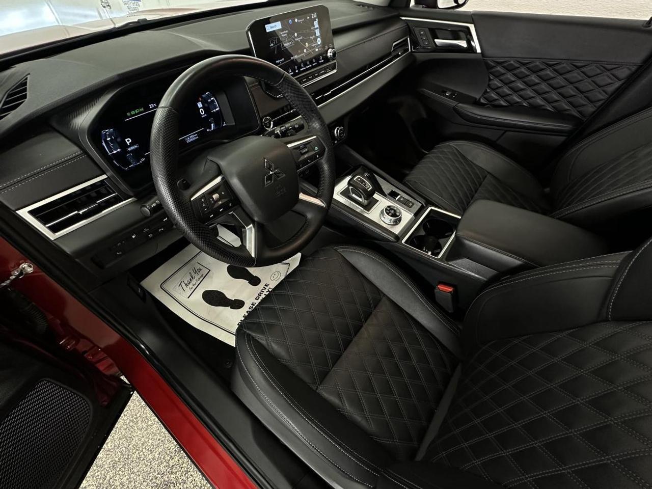 2024 Mitsubishi Outlander Plug-In Hybrid GT/HYBRID/33KM/7 PASS/LEATHER/ROOF/NAVI/OFF 1 OWNER LEASE! Photo