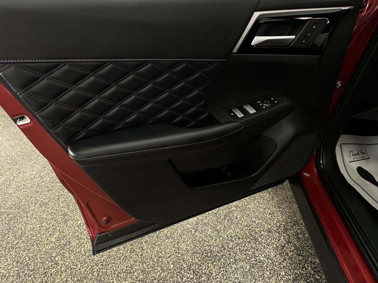 2024 Mitsubishi Outlander Plug-In Hybrid GT/HYBRID/33KM/7 PASS/LEATHER/ROOF/NAVI/OFF 1 OWNER LEASE! Photo