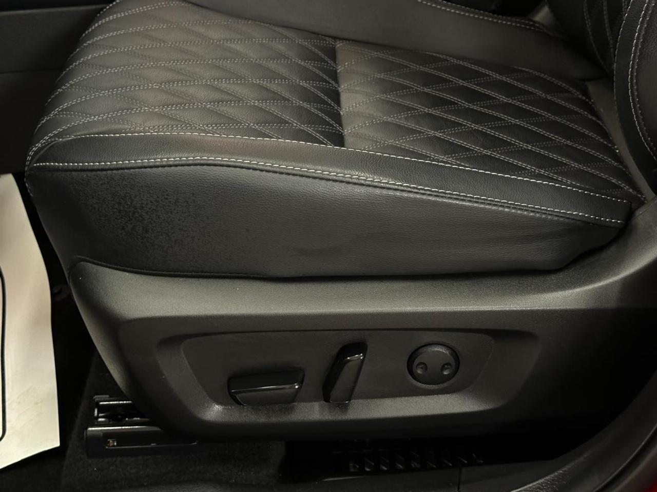 2024 Mitsubishi Outlander Plug-In Hybrid GT/HYBRID/33KM/7 PASS/LEATHER/ROOF/NAVI/OFF 1 OWNER LEASE! Photo