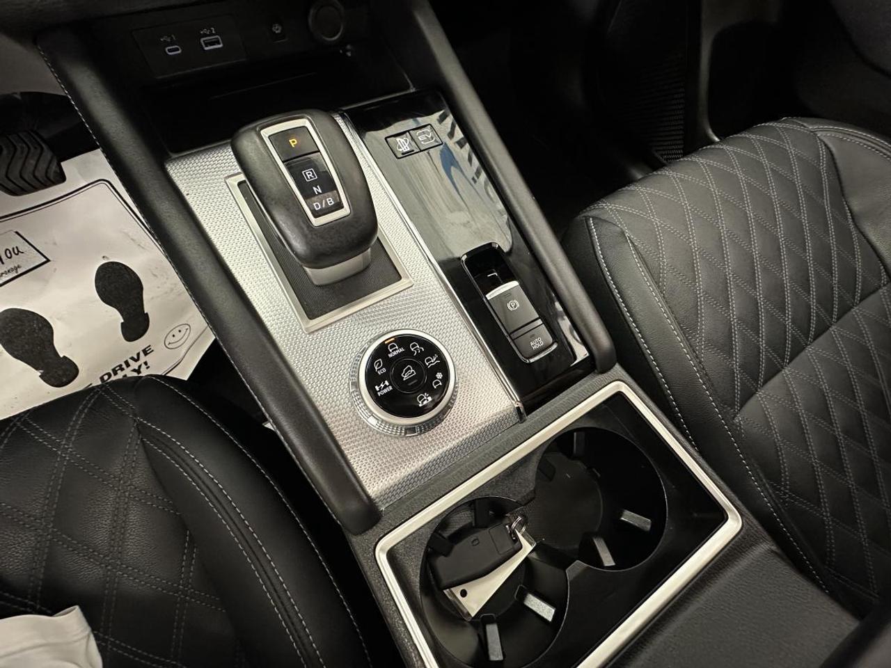 2024 Mitsubishi Outlander Plug-In Hybrid GT/HYBRID/33KM/7 PASS/LEATHER/ROOF/NAVI/OFF 1 OWNER LEASE! Photo