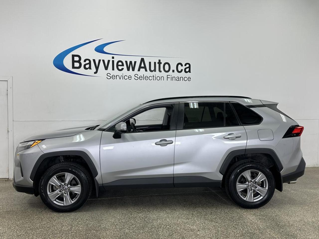 2022 Toyota RAV4 XLE/AWD/23KM/ROOF/PWR HEATED SEATS/PWR GATE! Photo