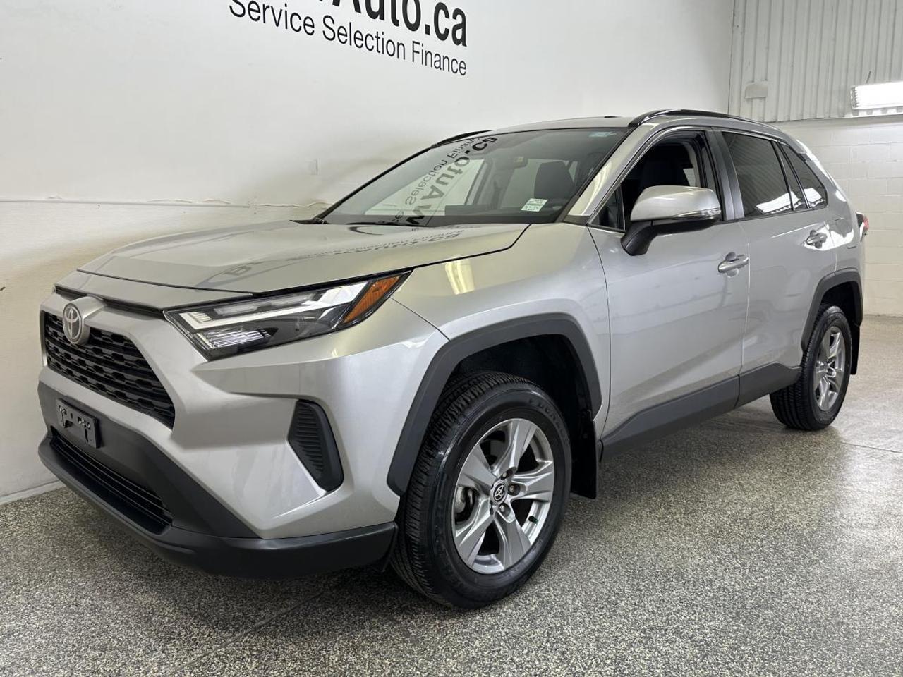 2022 Toyota RAV4 XLE/AWD/23KM/ROOF/PWR HEATED SEATS/PWR GATE! Photo