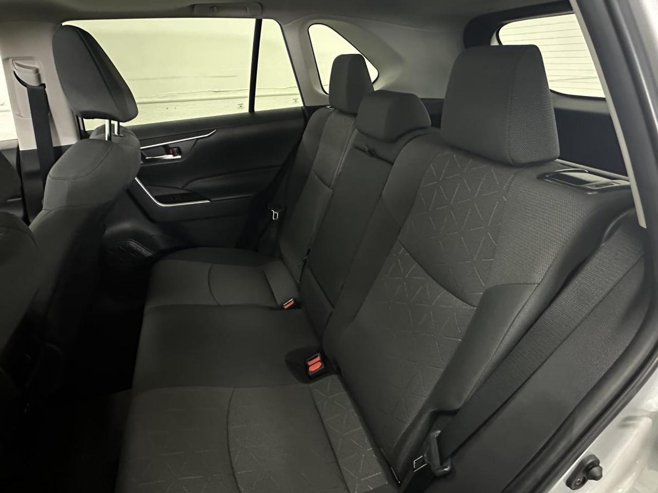 2022 Toyota RAV4 XLE/AWD/23KM/ROOF/PWR HEATED SEATS/PWR GATE! Photo