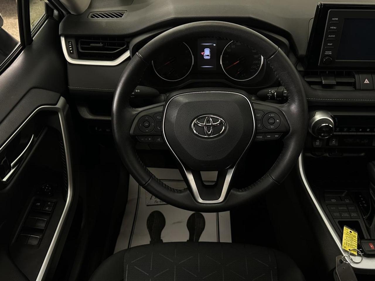 2022 Toyota RAV4 XLE/AWD/23KM/ROOF/PWR HEATED SEATS/PWR GATE! Photo