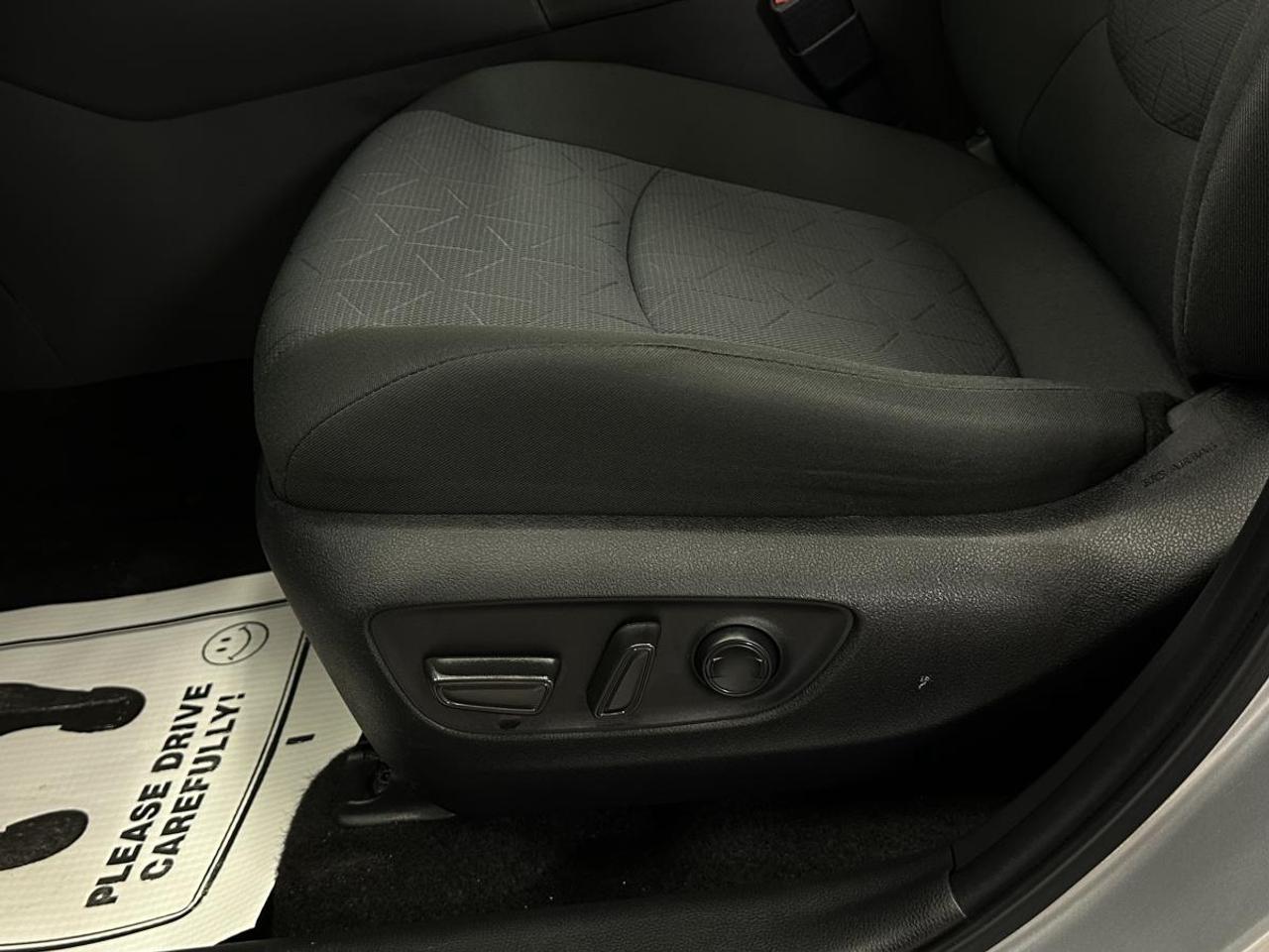 2022 Toyota RAV4 XLE/AWD/23KM/ROOF/PWR HEATED SEATS/PWR GATE! Photo