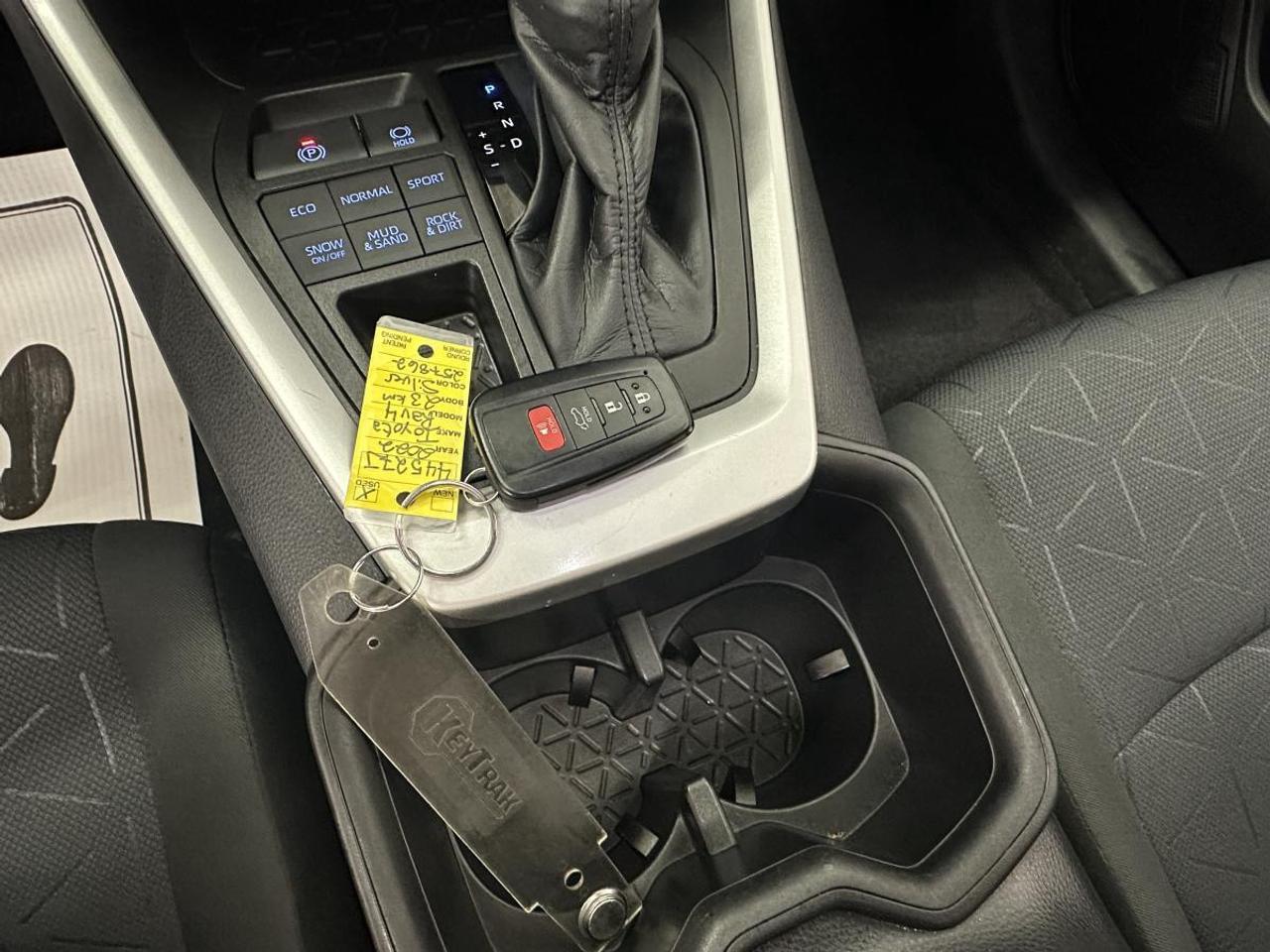 2022 Toyota RAV4 XLE/AWD/23KM/ROOF/PWR HEATED SEATS/PWR GATE! Photo