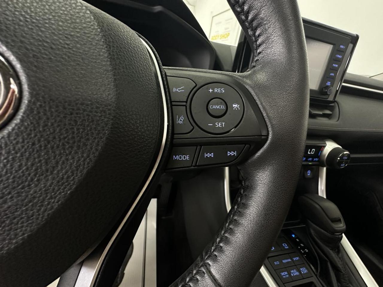 2022 Toyota RAV4 XLE/AWD/23KM/ROOF/PWR HEATED SEATS/PWR GATE! Photo