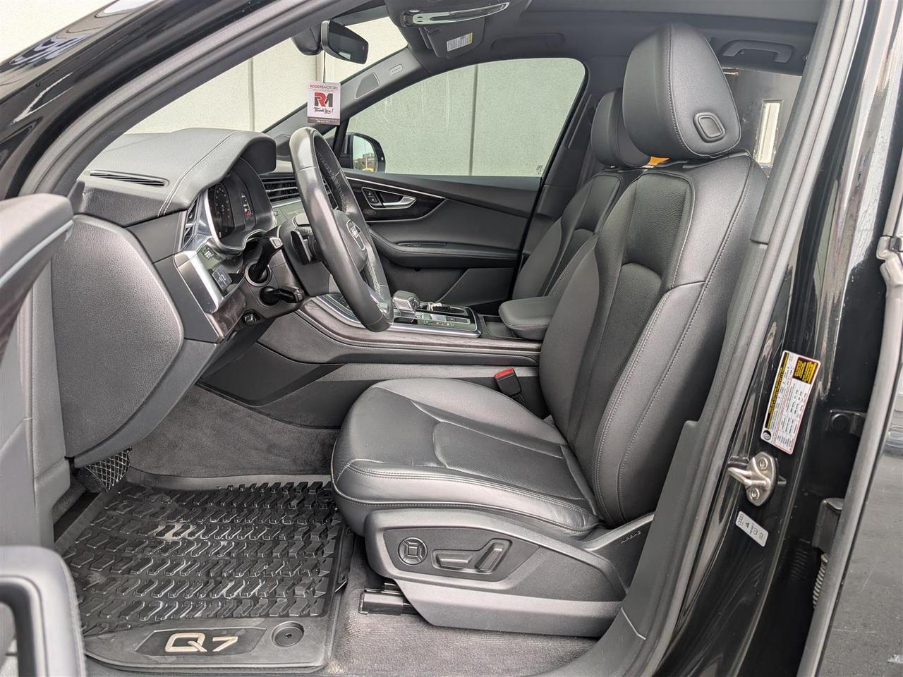 2023 Audi Q7 QTRO S-LINE - 7 PASS - NAVI - PANO ROOF - TECH FEATS Photo