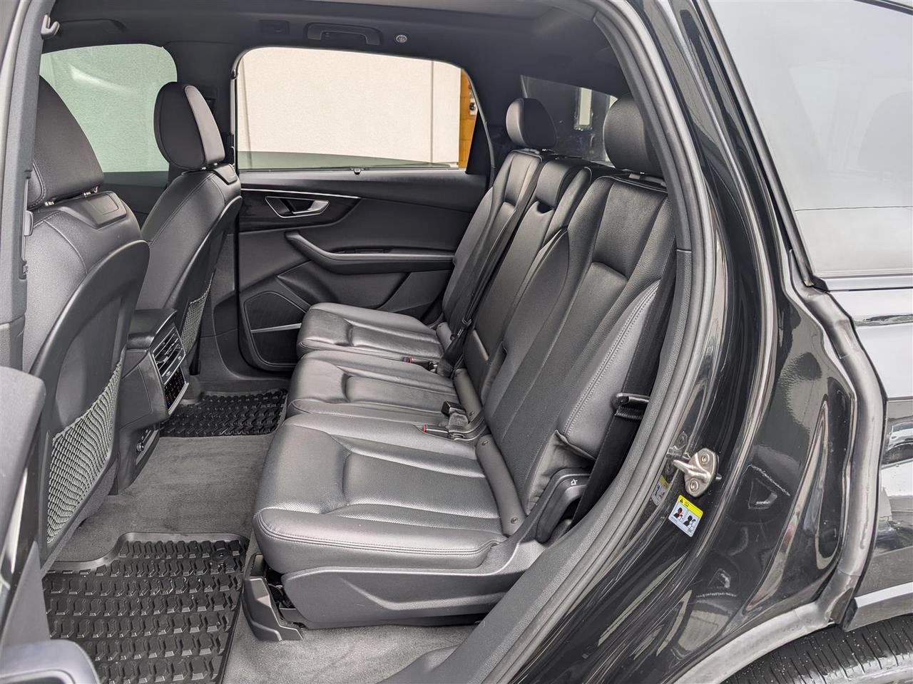 2023 Audi Q7 QTRO S-LINE - 7 PASS - NAVI - PANO ROOF - TECH FEATS Photo