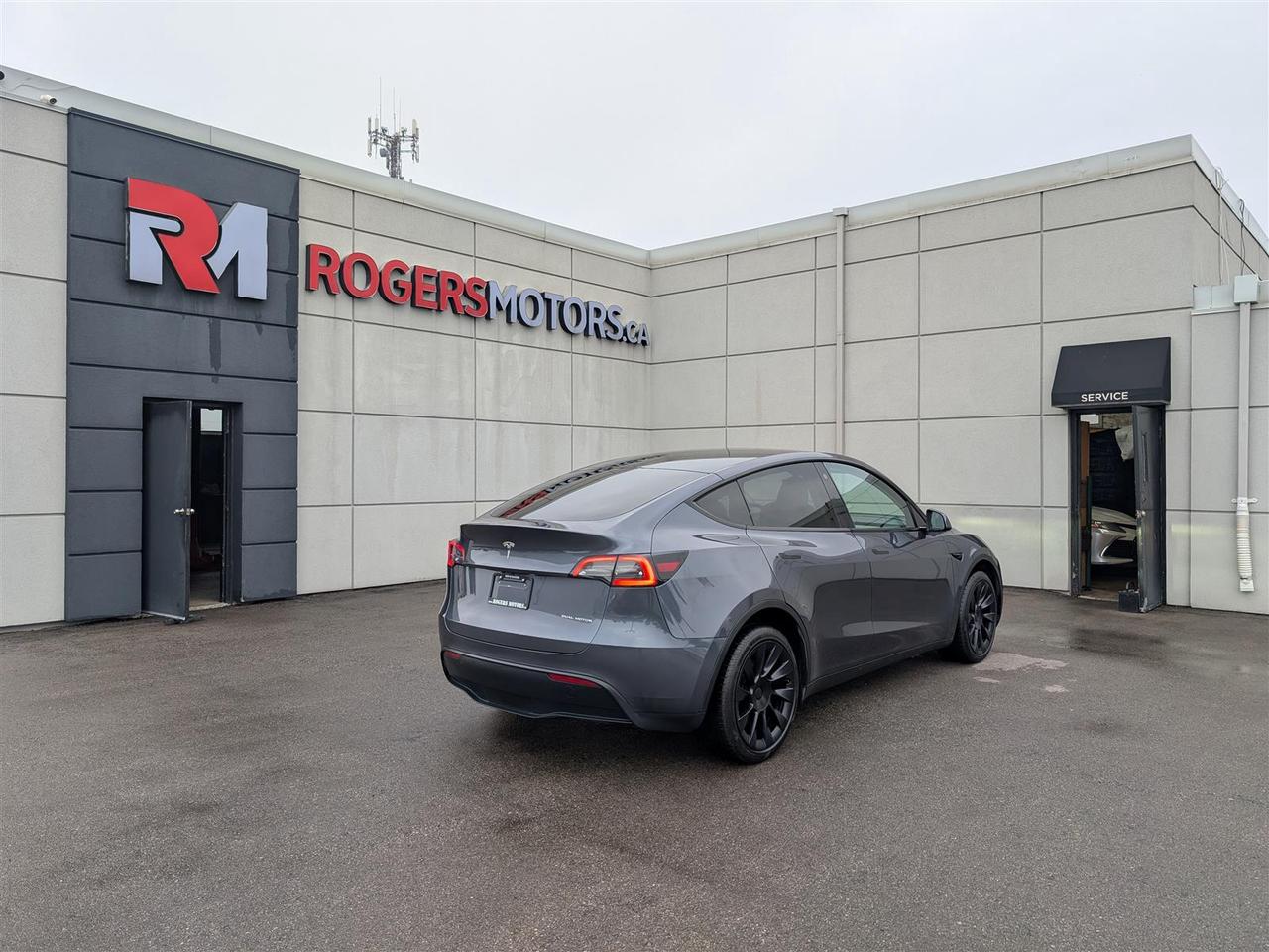 2023 Tesla Model Y LONG RANGE AWD - DUAL MOTOR Photo
