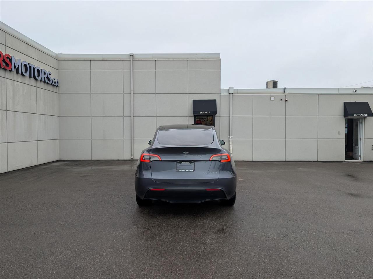 2023 Tesla Model Y LONG RANGE AWD - DUAL MOTOR Photo