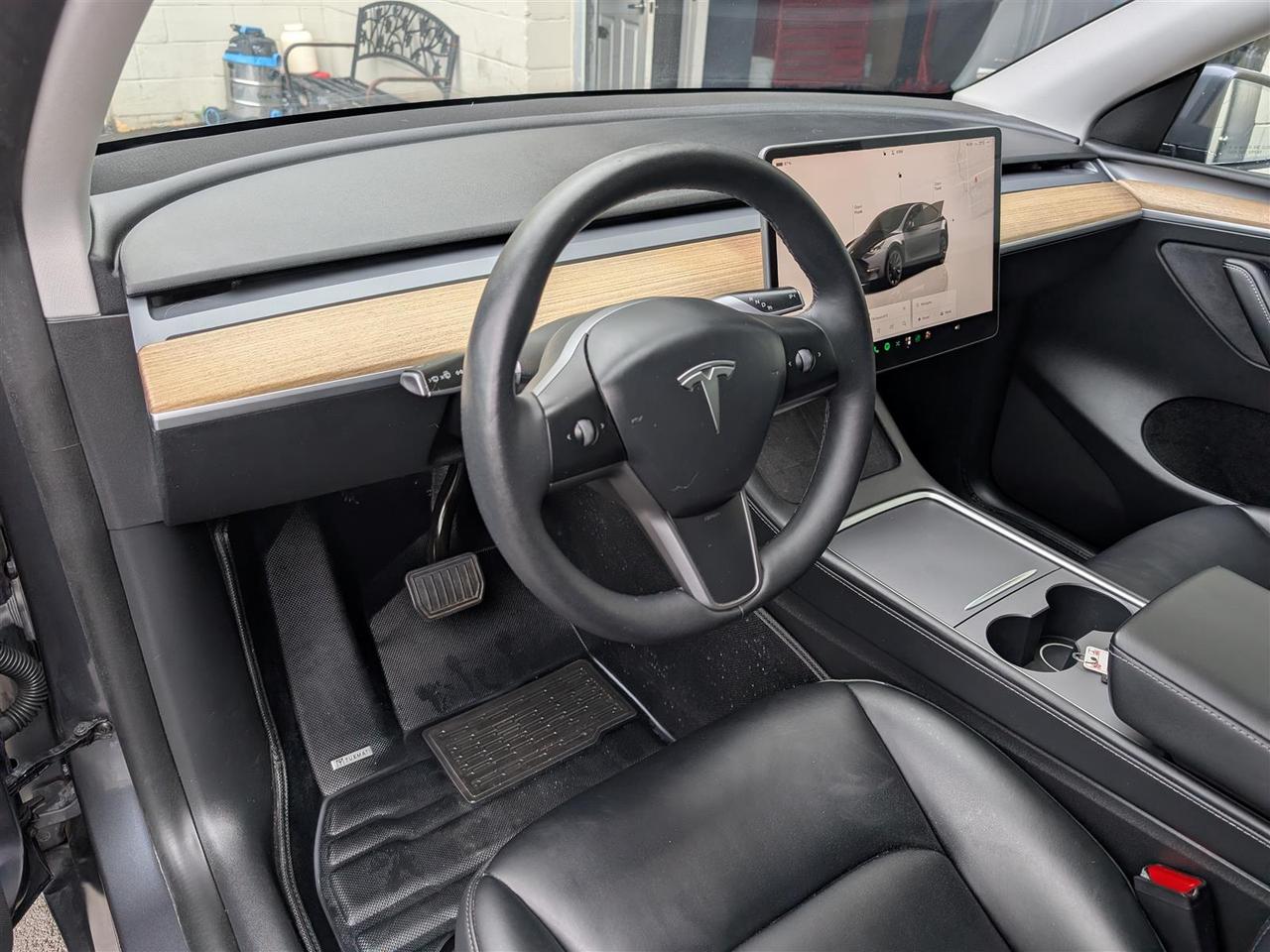 2023 Tesla Model Y LONG RANGE AWD - DUAL MOTOR Photo