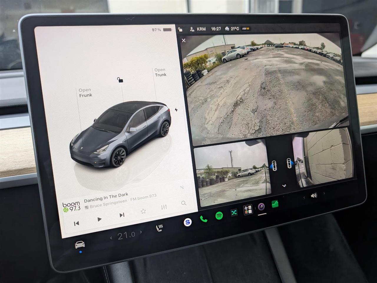 2023 Tesla Model Y LONG RANGE AWD - DUAL MOTOR Photo