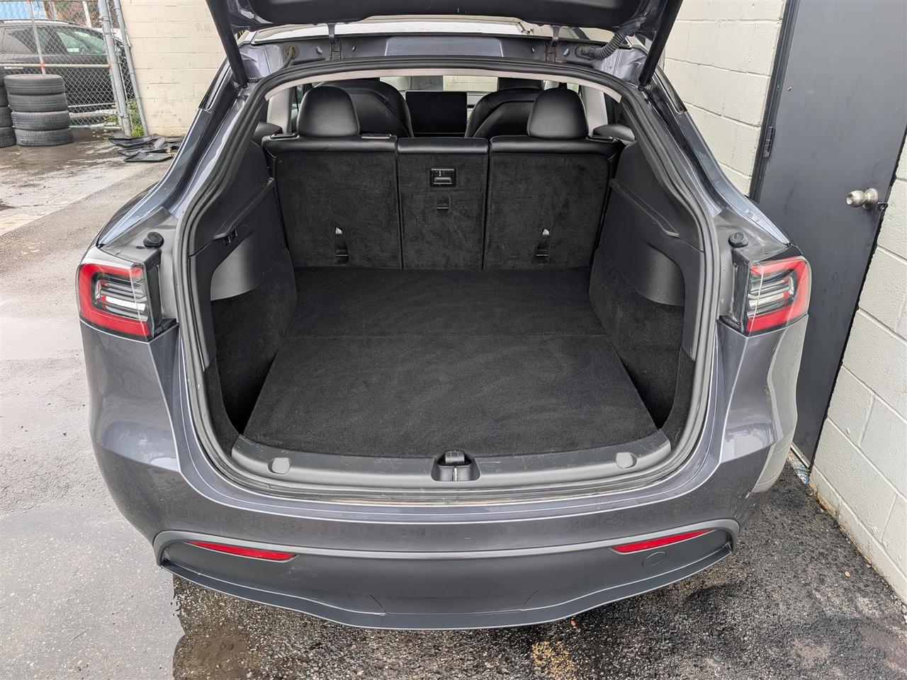2023 Tesla Model Y LONG RANGE AWD - DUAL MOTOR Photo