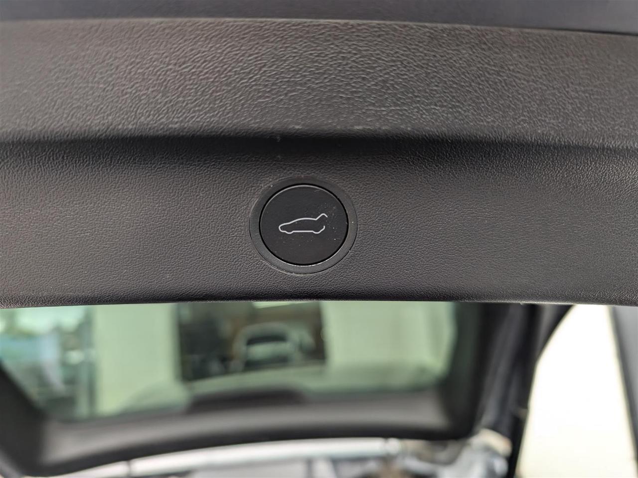 2023 Tesla Model Y LONG RANGE AWD - DUAL MOTOR Photo
