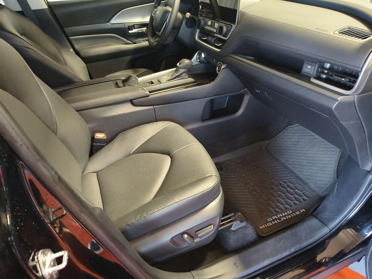 2025 Toyota Grand Highlander HYBRID XLE Photo0