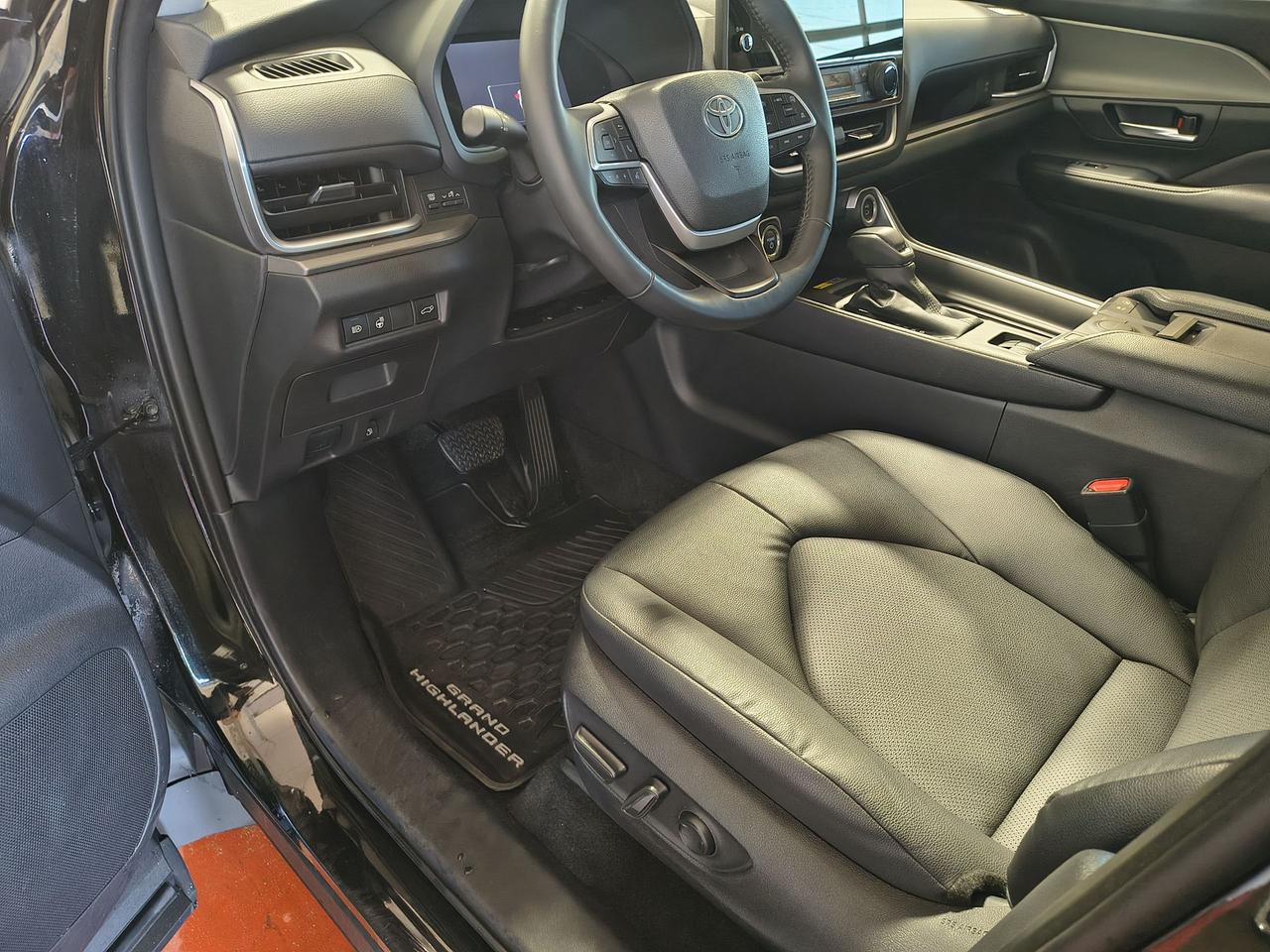 2025 Toyota Grand Highlander HYBRID XLE Photo0