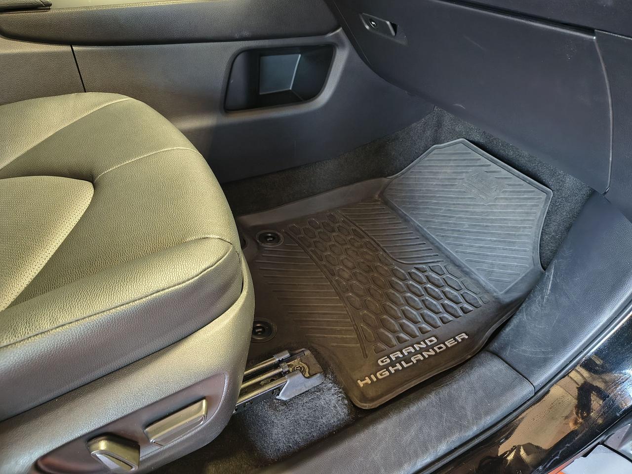 2025 Toyota Grand Highlander HYBRID XLE Photo0