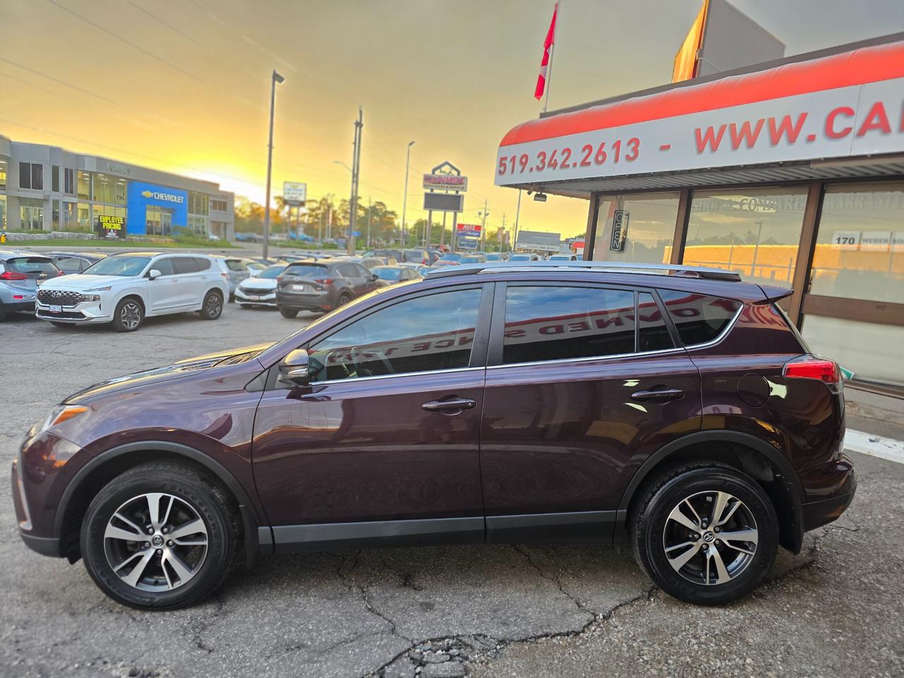 2018 Toyota RAV4 XLE AWD | Sunroof | Accident Free | Power Seat | Heated  Steering Photo1