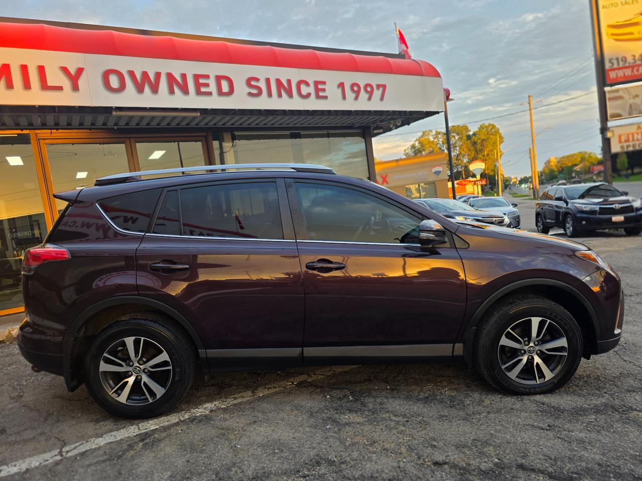 2018 Toyota RAV4 XLE AWD | Sunroof | Accident Free | Power Seat | Heated  Steering Photo