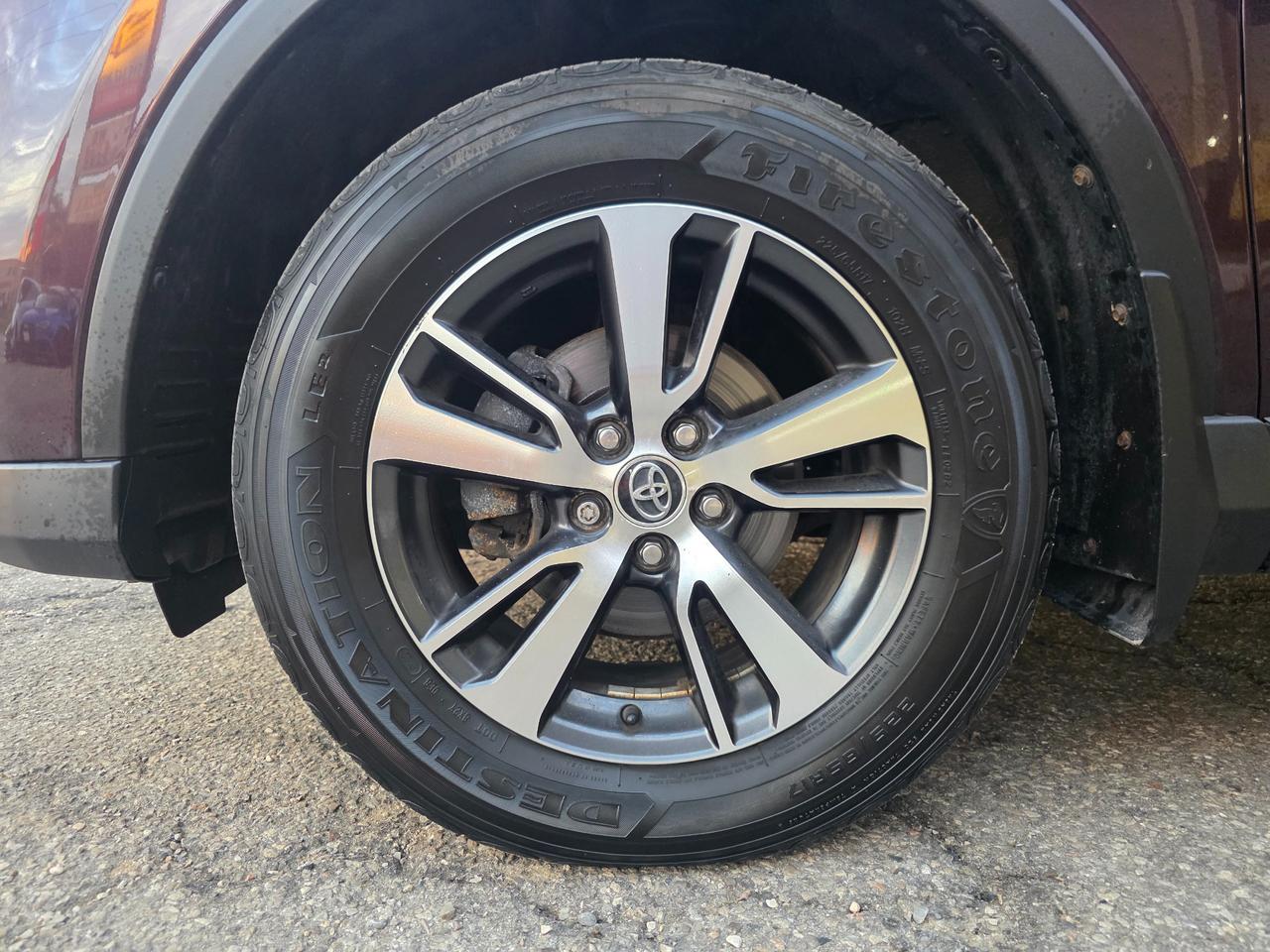2018 Toyota RAV4 XLE AWD | Sunroof | Accident Free | Power Seat | Heated  Steering Photo