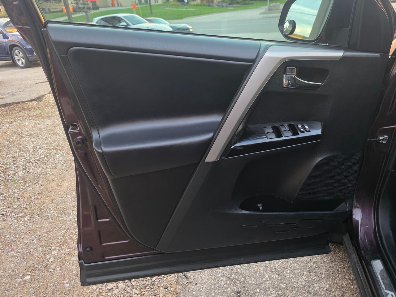 2018 Toyota RAV4 XLE AWD | Sunroof | Accident Free | Power Seat | Heated  Steering Photo
