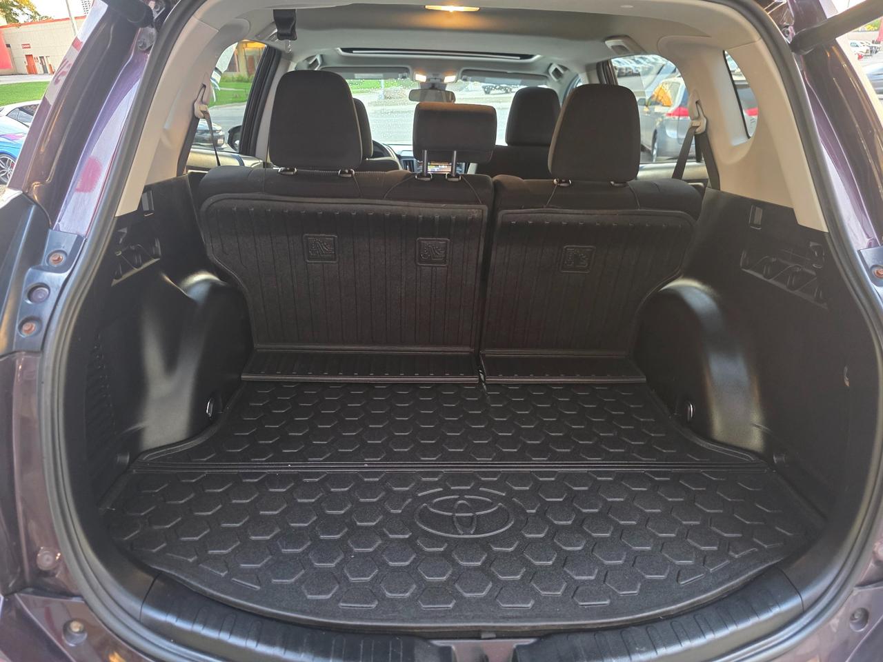 2018 Toyota RAV4 XLE AWD | Sunroof | Accident Free | Power Seat | Heated  Steering Photo