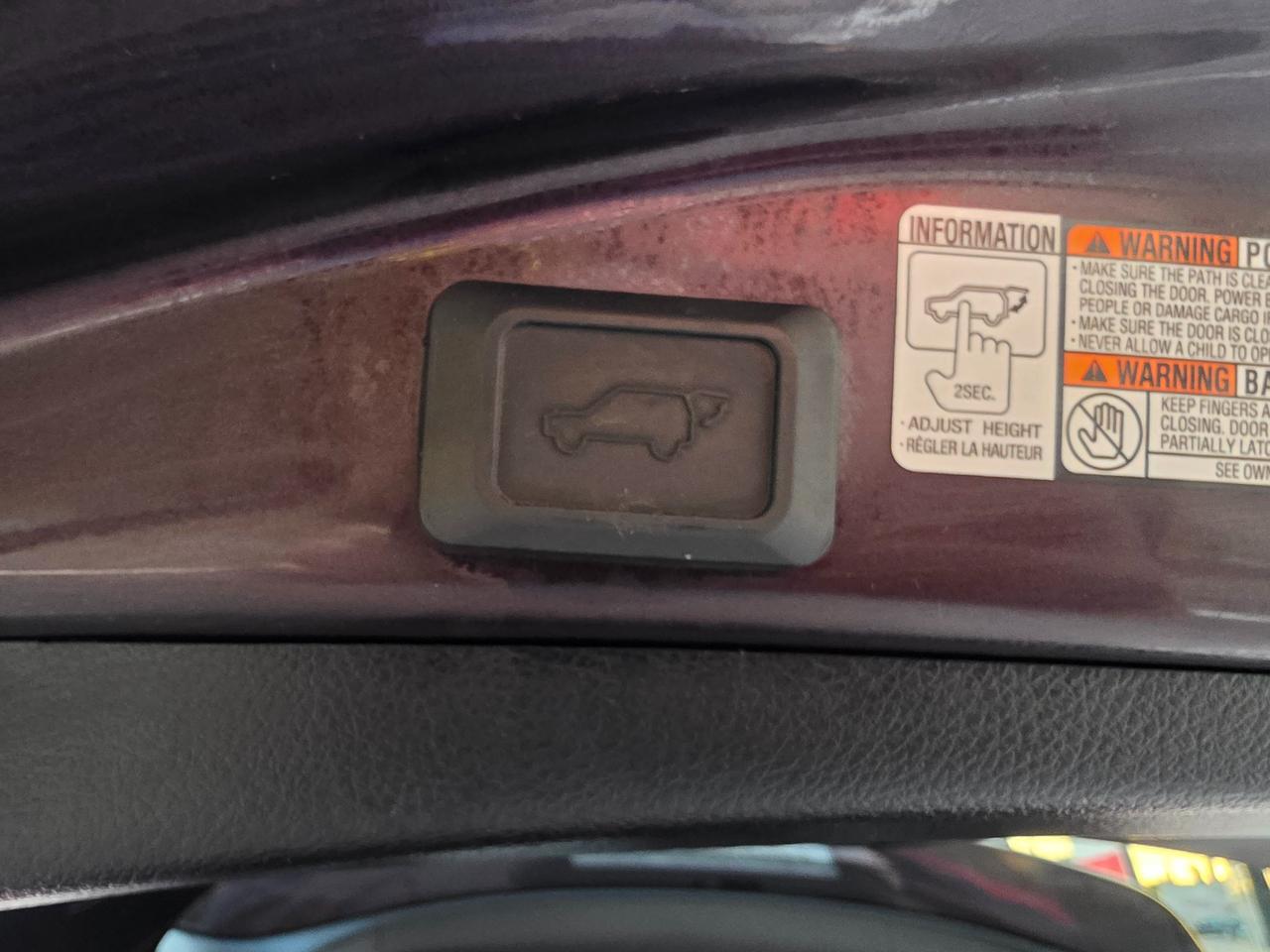 2018 Toyota RAV4 XLE AWD | Sunroof | Accident Free | Power Seat | Heated  Steering Photo