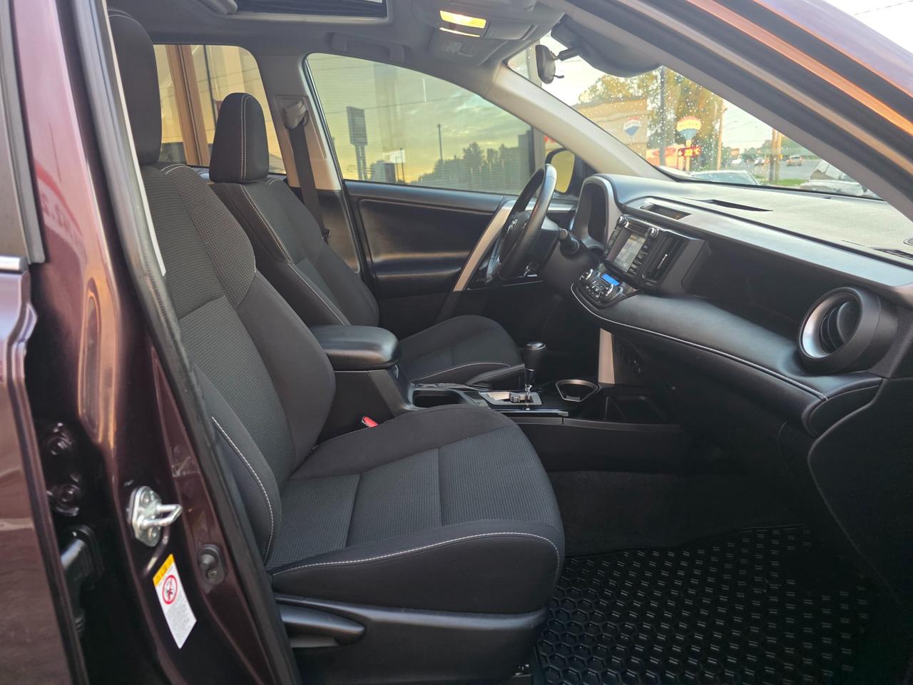 2018 Toyota RAV4 XLE AWD | Sunroof | Accident Free | Power Seat | Heated  Steering Photo